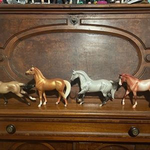 Lot of 5 Breyer classics horses